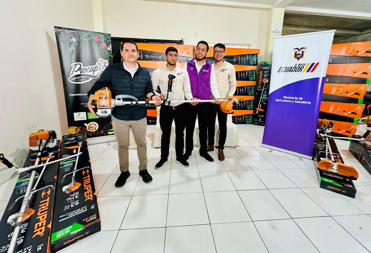 ecuador 221 motoguadanas-fortalecen-produccion-cafetalera-en-puyango.ecuador221.com_.ec_ Motoguadañas fortalecen producción cafetalera en Puyango