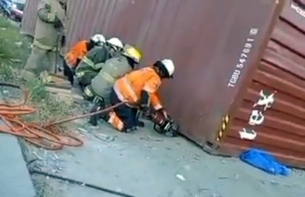 Mujer muere aplastada por un contenedor en la Perimetral