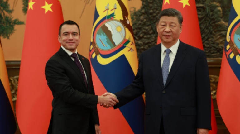 Noboa gestiona reperfilamiento de deuda en visita a China