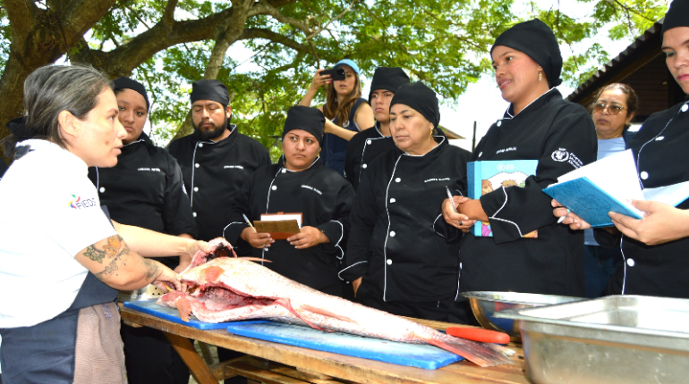 Padres fortalecen alimentación escolar con saber ancestral manabita