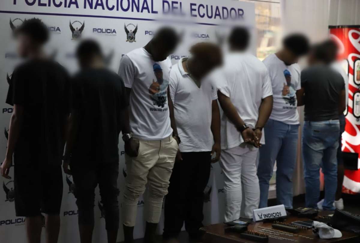 ecuador 221 policia-frustra-asalto-a-bus-y-captura-a-ocho-en-guayaquil.ecuador221.com_.ec_ Policía frustra asalto a bus y captura a ocho en Guayaquil