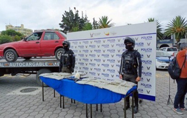 policia-incauta-explosivos-un-fusil-14-kilos-de-droga-y-un-carro-robado-ecuador221.com_.ec_ Policía incauta explosivos, un fusil, 14 kilos de droga y un carro robado