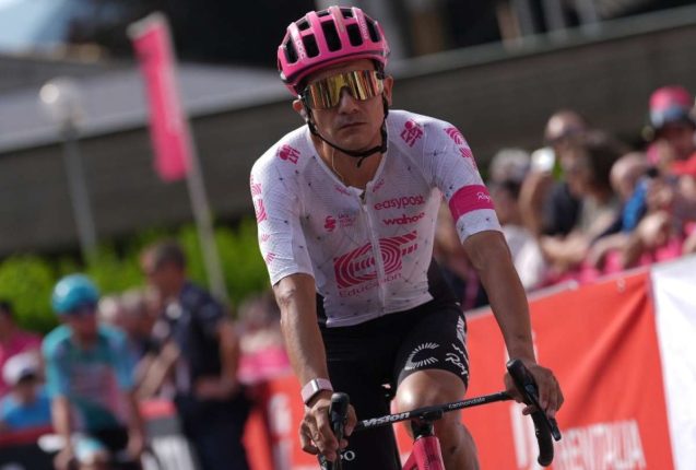 Richard Carapaz asegura tercer lugar y brilla en Giro 2025