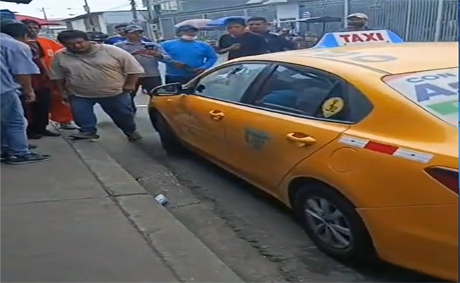 Sicarios asesinan a taxista frente a un centro médico en Durán