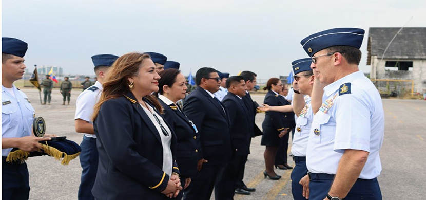 Reconocimientos-a-empleados-civiles Operaciones Aéreas: 64 años protegiendo el cielo ecuatoriano