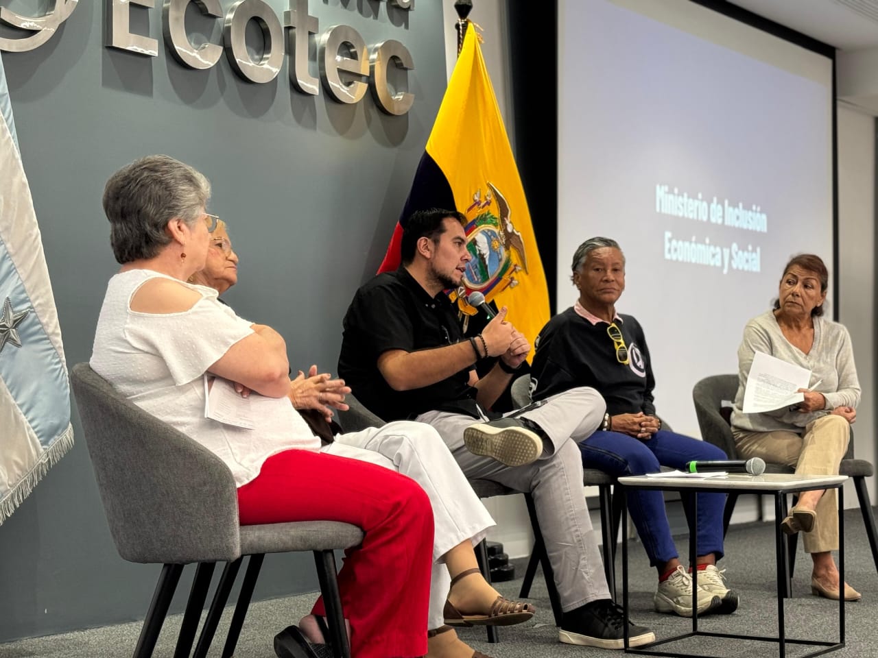 adultos-mayores-participan-en-mesa-territorial-para-inclusion-social.ecuador221.com_.ec_ Adultos mayores participan en Mesa Territorial para inclusión social