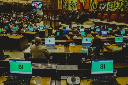 Asamblea condecora a Caicedo y Pacho por logros