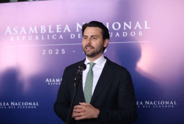 Asamblea desvincula asesor sobrino de Santiago Díaz