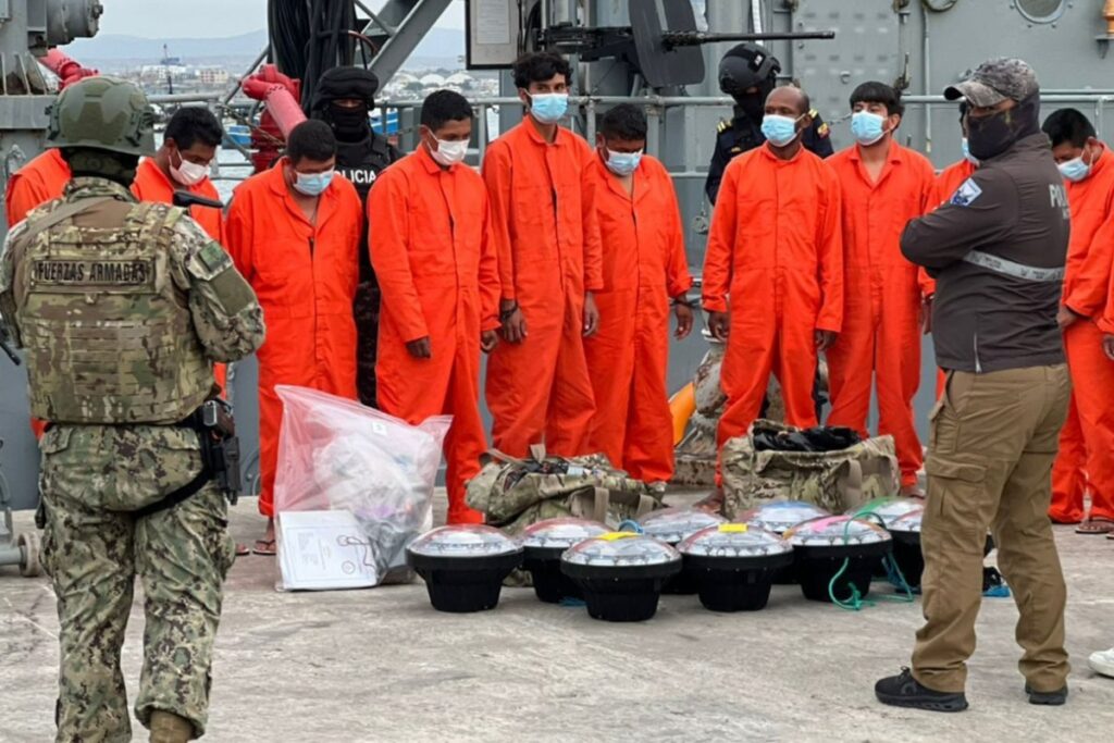bloque-de-seguridad-decomisa-14-toneladas-de-droga-maritima.ecuador221.com_.ec_ Bloque de Seguridad decomisa 14 toneladas de droga marítima