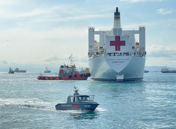 Buque hospital de EE.UU. atiende en Manta con brigadas