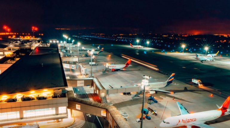 Cierre temporal afecta vuelos en aeropuerto de Quito