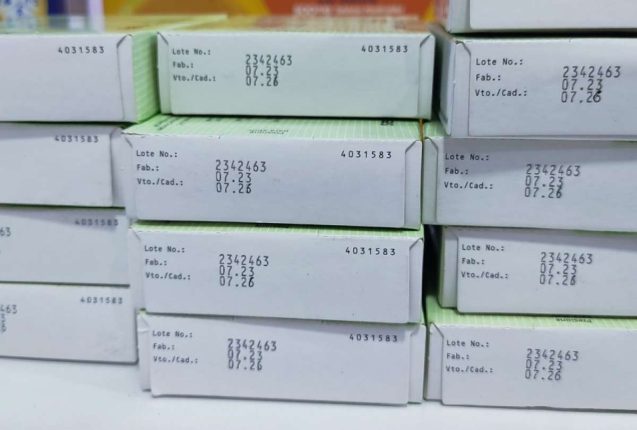 Clausuran farmacia en Quito por vender fármacos caducados