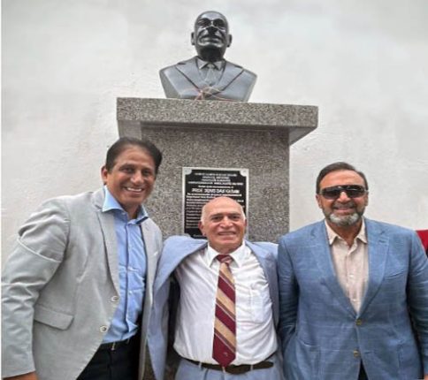 Denis Dau y Roberto Bobadilla recibirán Doctorado Honoris Causa