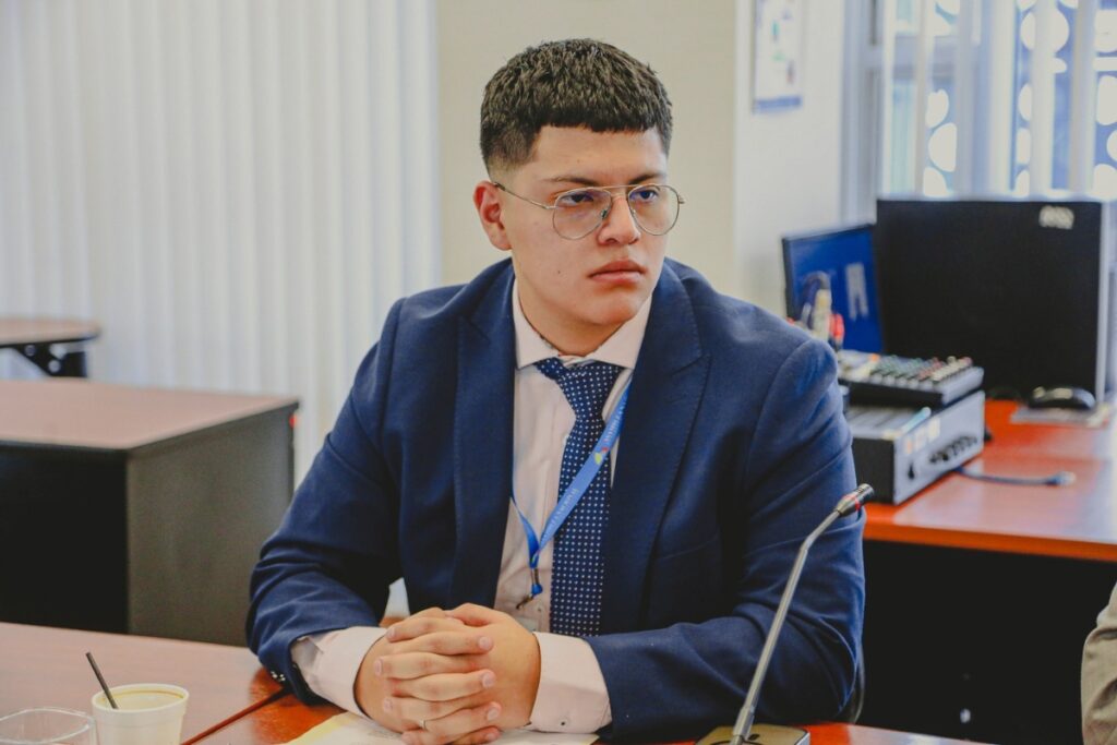 ecuador 221 dominique-serrano-retoma-funciones-tras-suspension-por-dibujo.ecuador221.com_.ec_ Dominique Serrano retoma funciones tras suspensión por dibujo