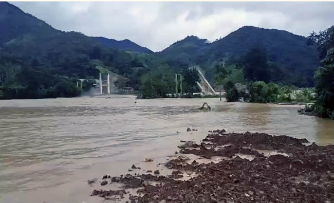 Dos comunidades aisladas por colapso de puentes en Zamora