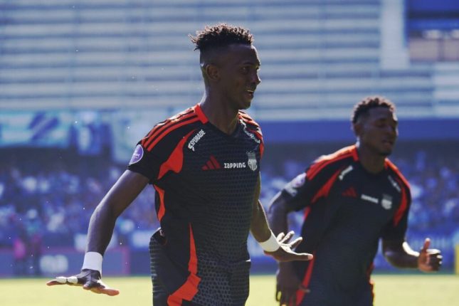 Emelec vence a Mushuc Runa y evita descenso