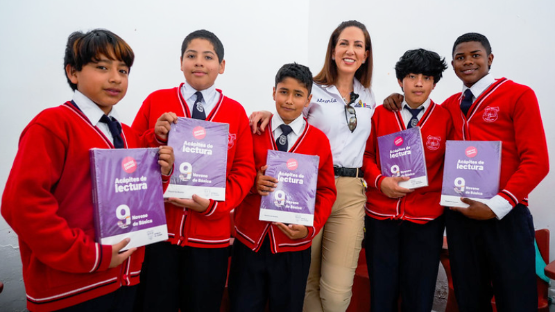 estudiantes-del-noroccidente-de-quito-reciben-textos-escolares.ecuador221.com_.ec_ Estudiantes del Noroccidente de Quito reciben textos escolares