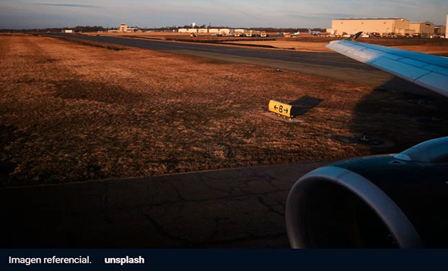 Evacúan avión con destino a Miami por incendio en los frenos