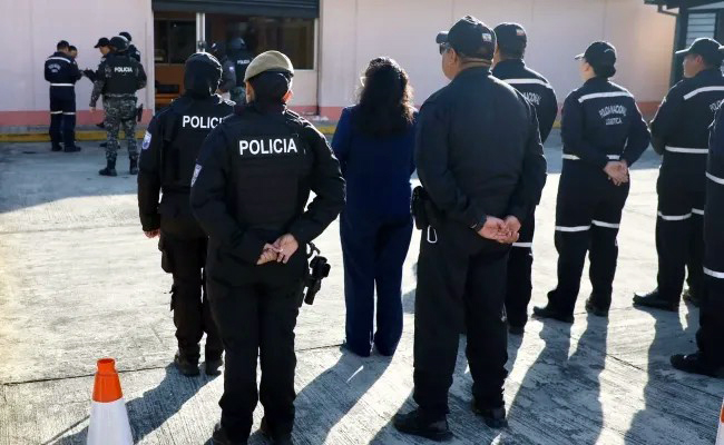 Fiscalía procesa a 5 policías y 3 civiles por delincuencia organizada