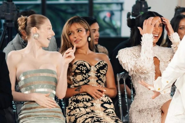 Karol G ignorada en desfile, Ricky Martin la defiende
