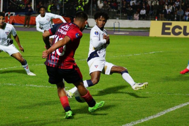 Liga de Quito avanza a octavos en penales