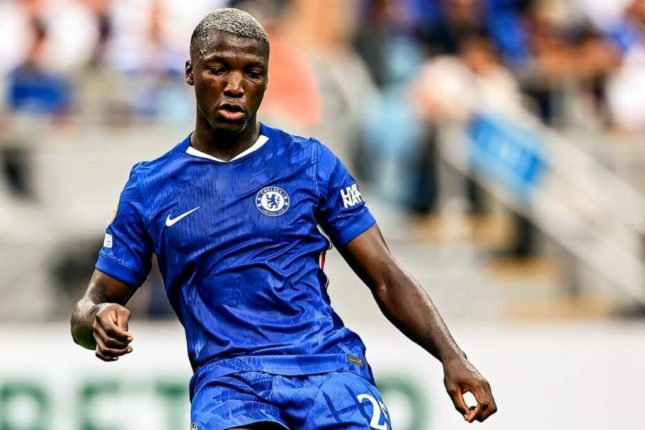 Moisés Caicedo impulsa torneo infantil mientras brilla