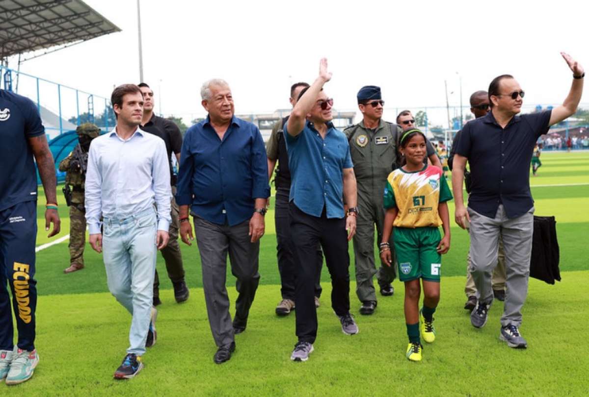 noboa-inaugura-centro-comunitario-en-bajo-alto-el-guabo.ecuador221.com_.ec_ Noboa inaugura centro comunitario en Bajo Alto, El Guabo