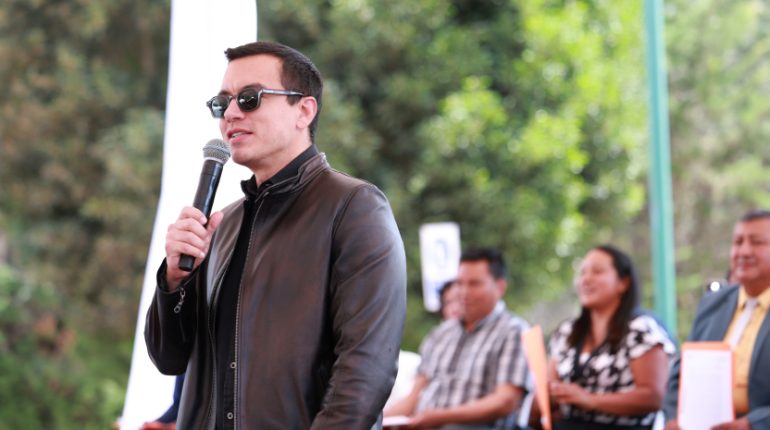 Noboa respalda despidos y exige compromiso en Estado
