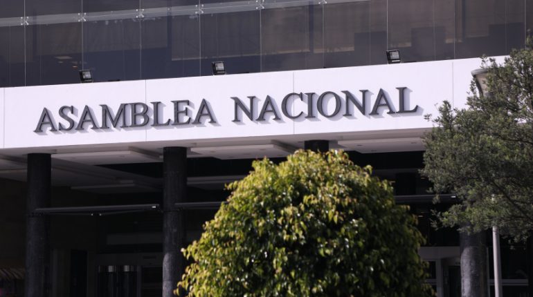 Olsen exige reformas y renuncias por nepotismo legislativo