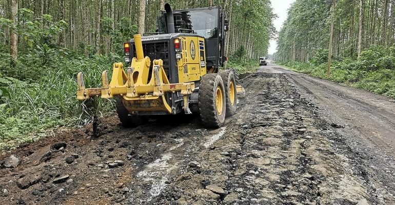 Prefectura asfalta vía clave para desarrollo productivo