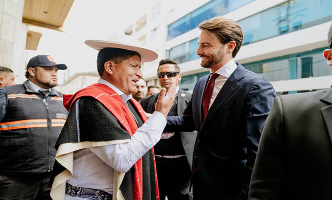 Presidente de la Asamblea Nacional rinde homenaje a Tungurahua