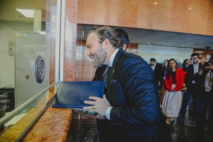 Reyes propone educación financiera obligatoria en escuelas ecuatorianas