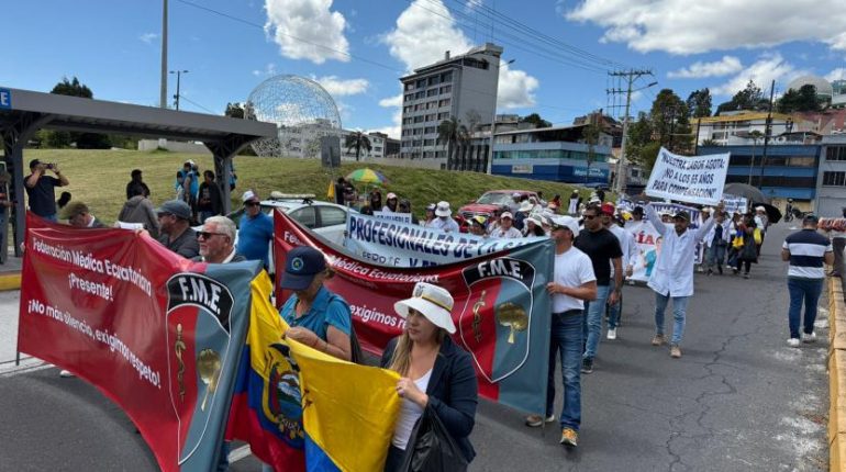 Salud en Quito protesta contra Ley Integridad Pública