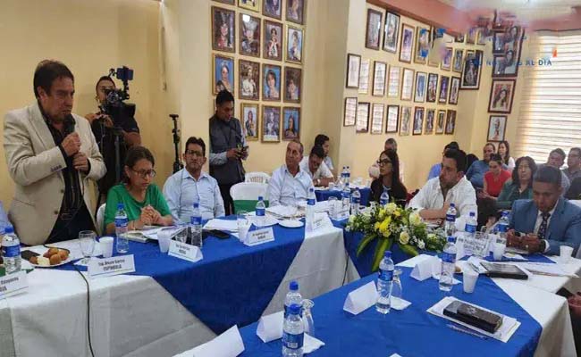 Alcaldes de Loja van a Quito a reclamar recursos adeudados
