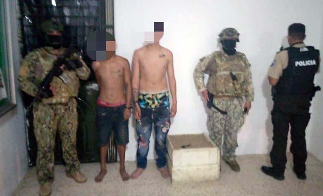 Capturan a dos presuntos delincuentes en El Mangle