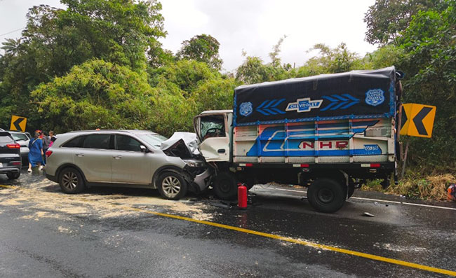 Cinco heridos en siniestro vial en Calacalí