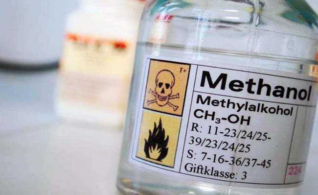 Dos muertos por ingerir alcohol metílico en Ambato