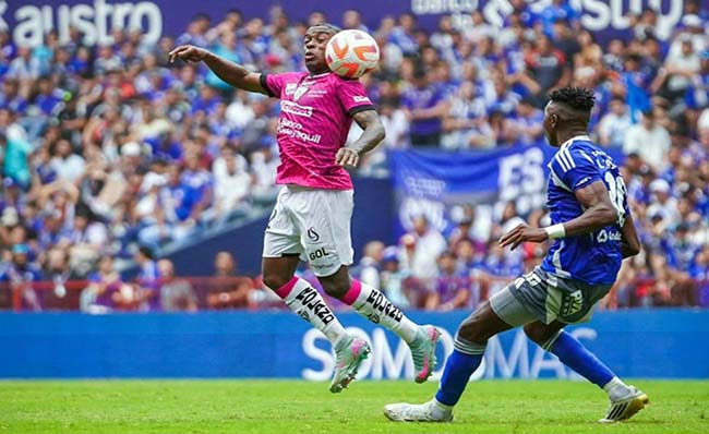 Emelec jugará sin público en una platea el Clásico