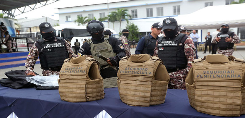 entrega-de-chalecos Presidente Noboa entregó chalecos de protección balística al SNAI
