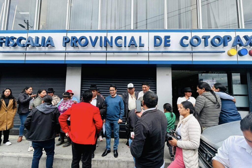 ecuador 221 fiscalia-aclara-situacion-policias-retenidos-tras-denuncia-iza.ecuador221.com_.ec_ Fiscalía aclara situación policías retenidos tras denuncia Iza