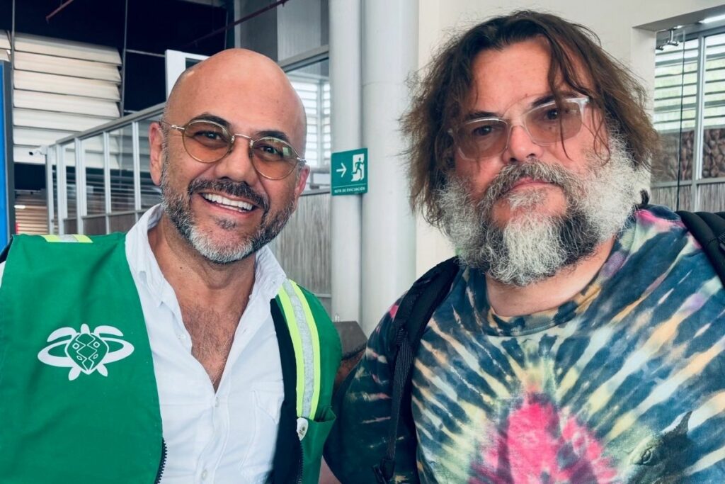 ecuador 221 jack-black-sorprende-con-visita-a-islas-galapagos.ecuador221.com_.ec_ Jack Black sorprende con visita a Islas Galápagos