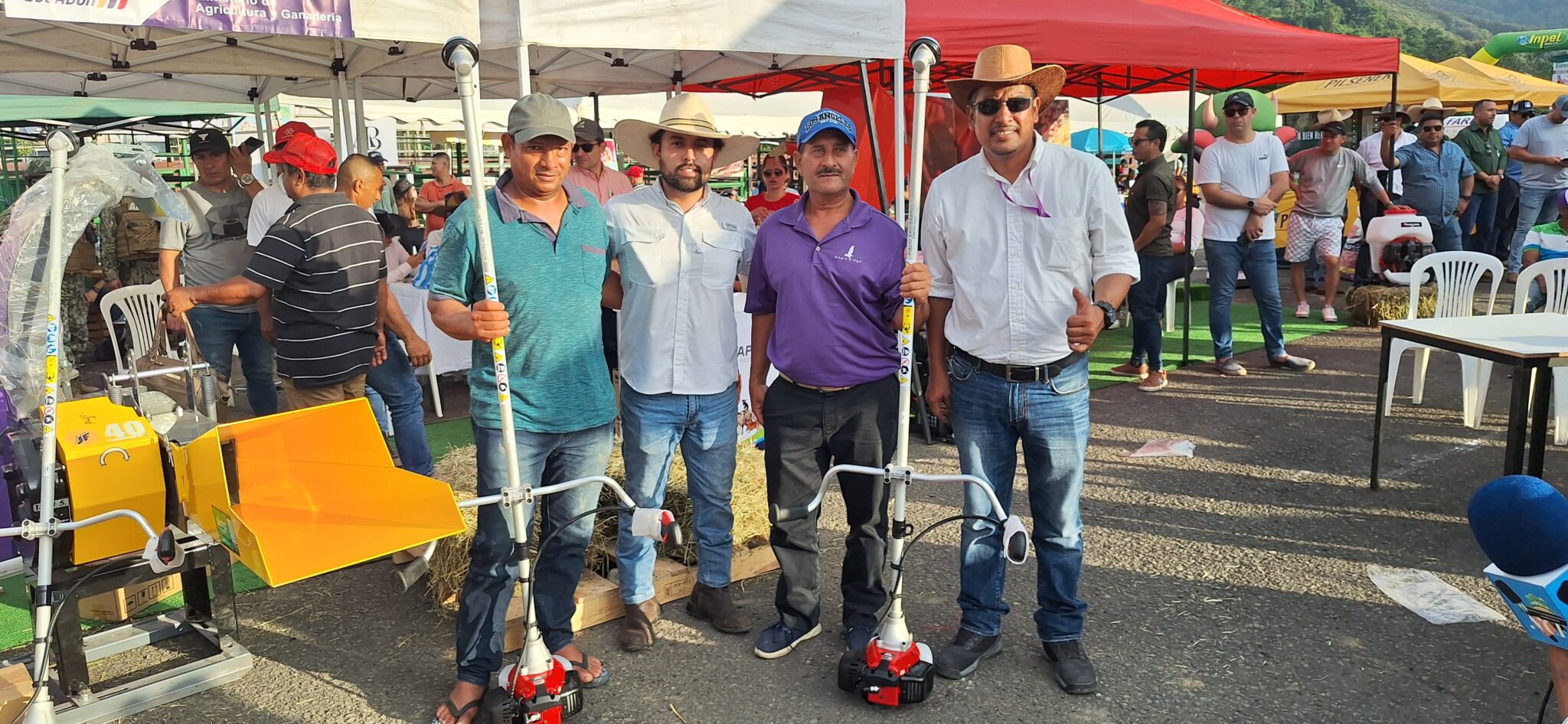 mag-entrega-equipos-tecnologicos-a-ganaderos-de-esmeraldas.ecuador221 Ganaderos de Esmeraldas reciben equipos tecnológicos por parte del MAG