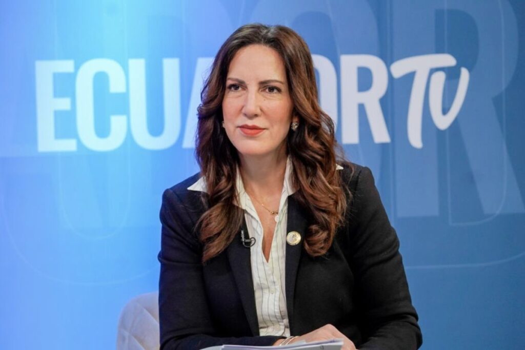 ecuador 221 ministra-crespo-aborda-extorsiones-y-traslados-docentes.ecuador221.com_.ec_ Ministra Crespo aborda extorsiones y traslados docentes