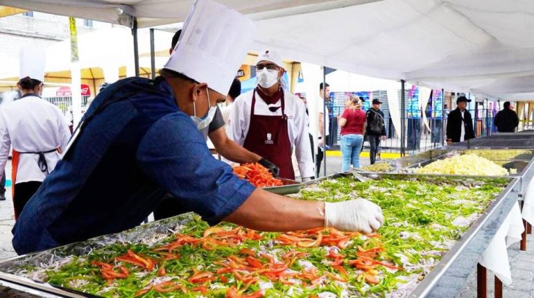 Naranjal rompe Récord Guinness con ensalada de cangrejo