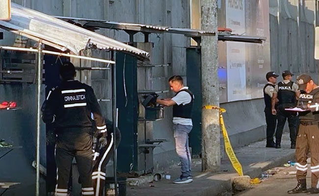 Un muerto y dos policías heridos en balacera en el cementerio
