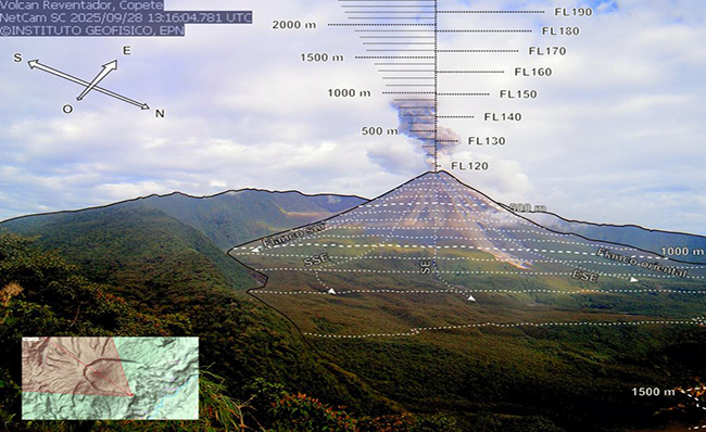 Volcán Reventador emite nubes de gases y ceniza de hasta 1.100 metros
