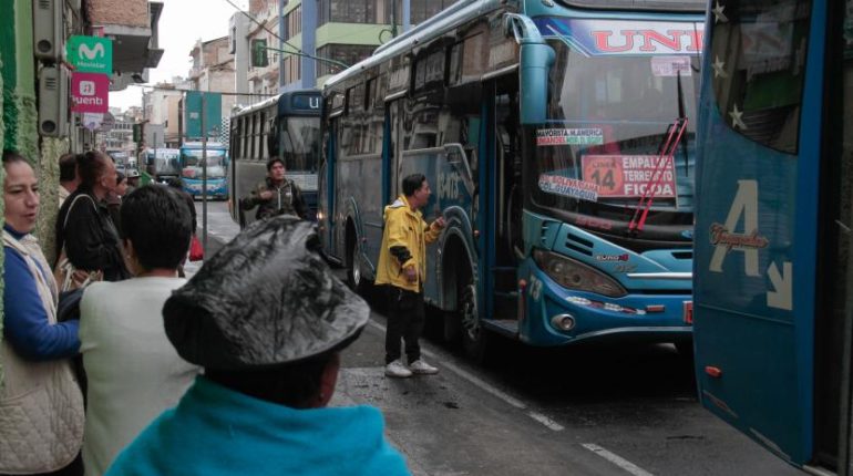 Alcaldes de Quito y Guayaquil rechazan subidas tarifas