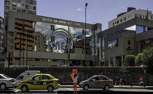 CNE aprobó referéndum sobre bases extranjeras y financiamiento a partidos