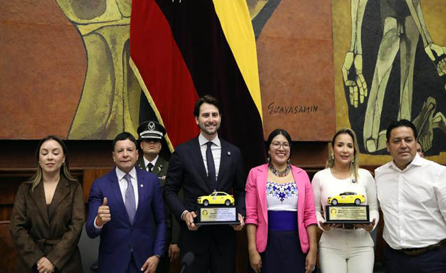Declaran el 10 de septiembre como el Día Nacional del Taxista Ecuatoriano