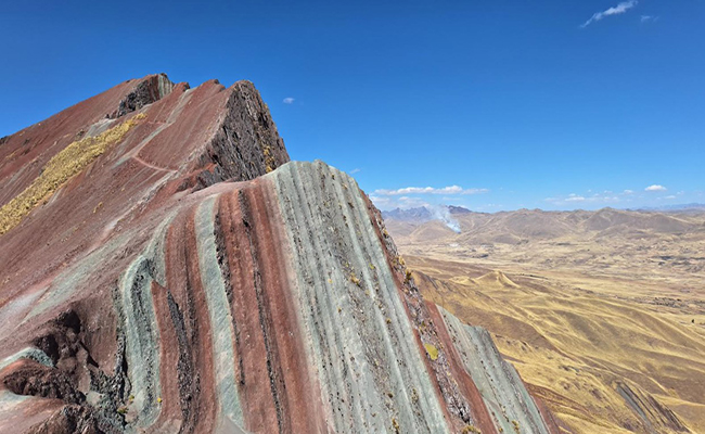 Descubren en los Andes, Pallay Punchu, una nueva montaña arcoíris